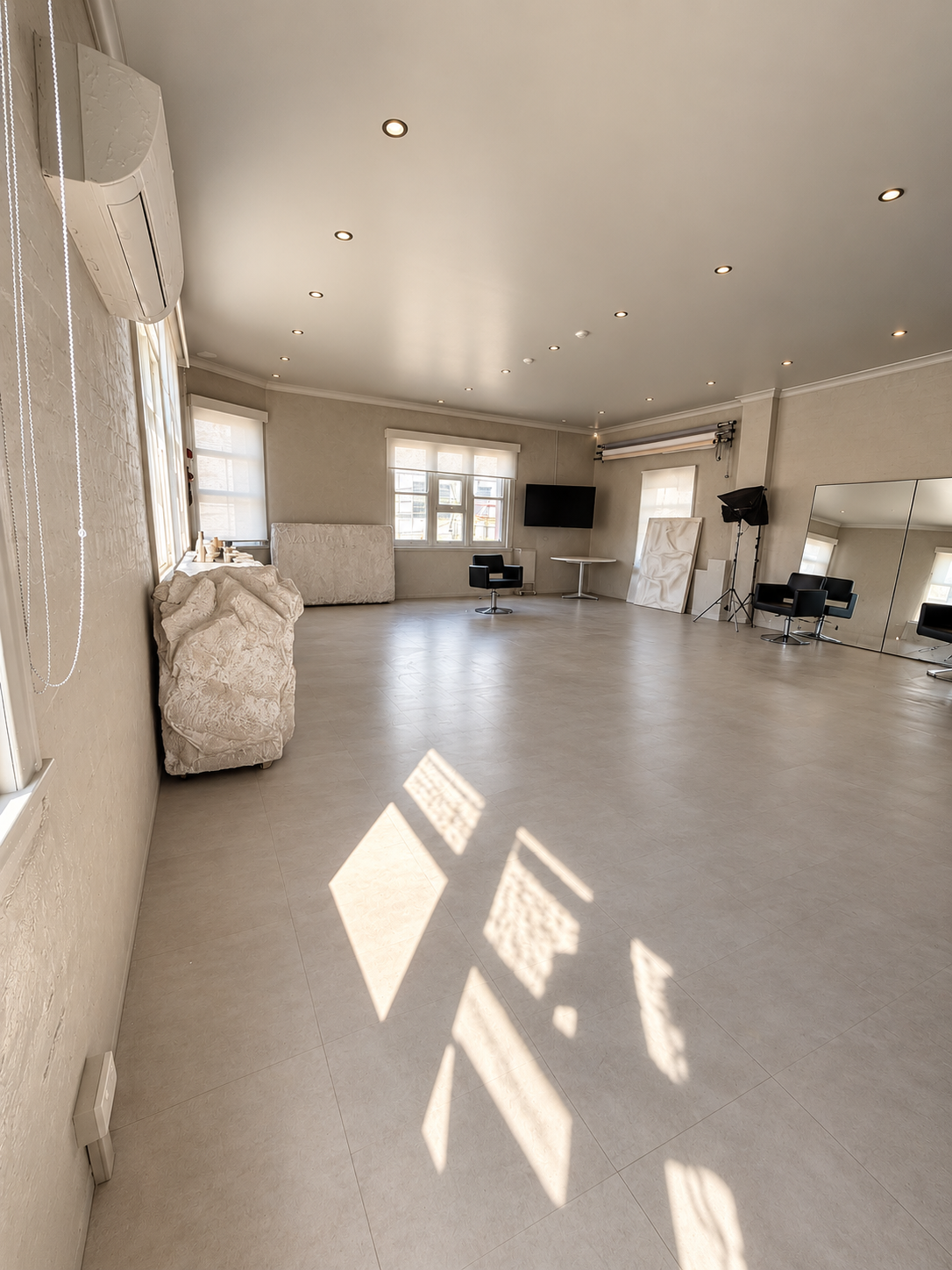 HYBRID STUDIO HIRE 2 HRS